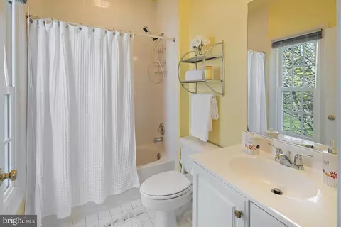 Bath - 16617 Harbour Town Dr, Ashton, MD 20861 photo 6 of 9