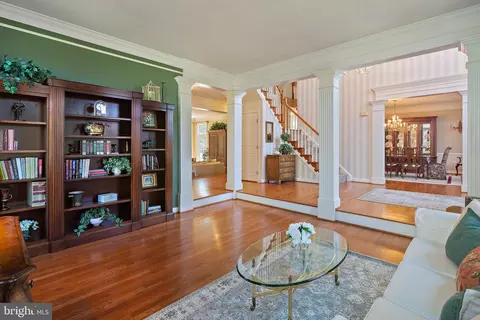 Entry Way - 16617 Harbour Town Dr, Ashton, MD 20861 photo 5 of 13
