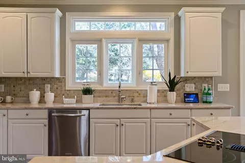 Kitchen - 16617 Harbour Town Dr, Ashton, MD 20861 photo 5 of 7