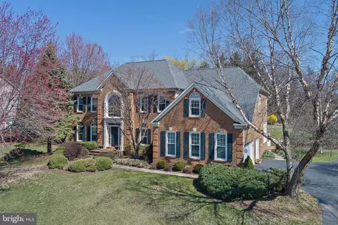 Exterior - 16617 Harbour Town Dr, Ashton, MD 20861 photo 5 of 19