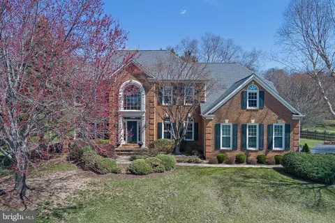 Exterior - 16617 Harbour Town Dr, Ashton, MD 20861 photo 4 of 19