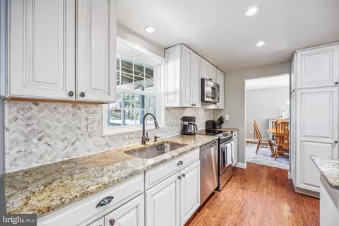 Kitchen - 13833 Castle Cliff Way, Silver Spring, MD 20904 photo 3 of 5