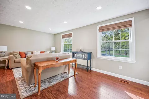 Living - 13833 Castle Cliff Way, Silver Spring, MD 20904 photo 2 of 6