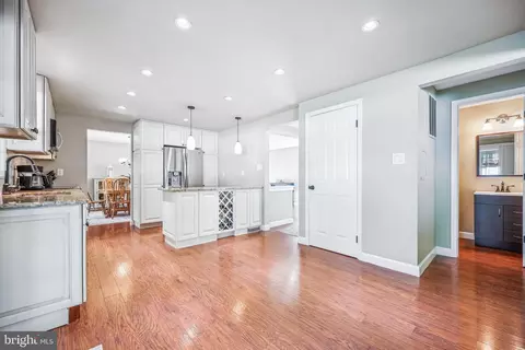 Entry Way - 13833 Castle Cliff Way, Silver Spring, MD 20904 photo 5 of 6
