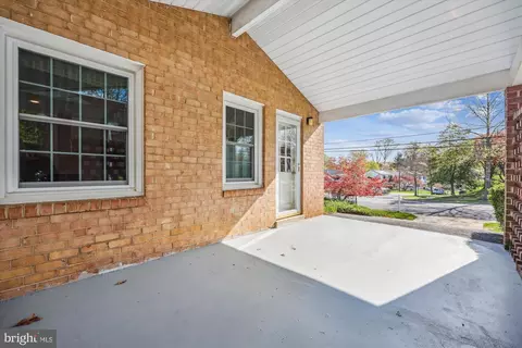Exterior - 2183 Stratton Dr, Potomac, MD 20854 photo 8 of 10