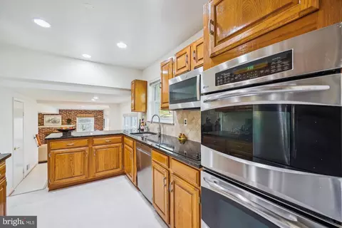 Kitchen - 2183 Stratton Dr, Potomac, MD 20854 photo 4 of 4