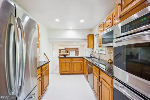 Kitchen - 2183 Stratton Dr, Potomac, MD 20854 photo 2 of 4