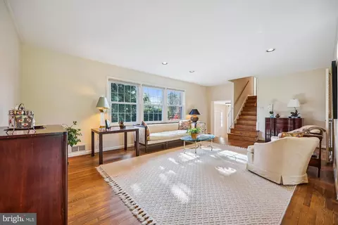Living - 2183 Stratton Dr, Potomac, MD 20854 photo 2 of 3