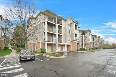 19617 Galway Bay Cir #402, Germantown, MD 20874
