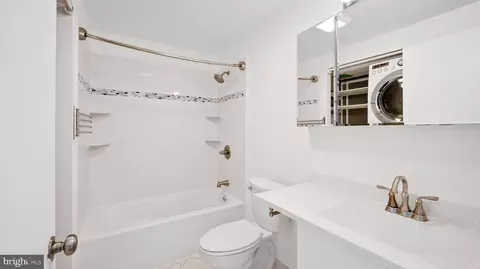Bath - 10710 Lester St, Silver Spring, MD 20902 photo 1 of 1