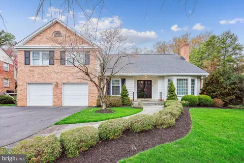 8905 Copenhaver Dr, Potomac, MD 20854