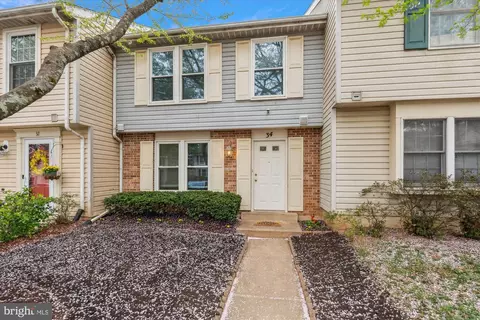 34 Cross Country Ct, Gaithersburg, MD 20879