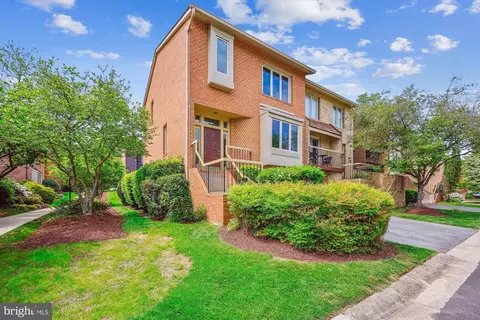7 Valerian Ct, Rockville, MD 20852