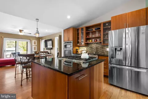 Kitchen - 6408 78th St, Cabin John, MD 20818 photo 2 of 2