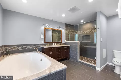 Bath - 6408 78th St, Cabin John, MD 20818 photo 3 of 4