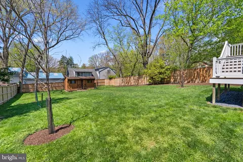 Exterior - 6408 78th St, Cabin John, MD 20818 photo 7 of 10