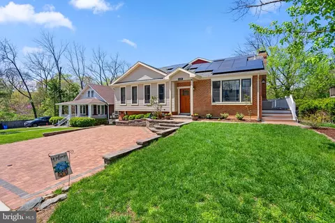 Exterior - 6408 78th St, Cabin John, MD 20818 photo 4 of 10