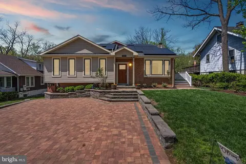 Exterior - 6408 78th St, Cabin John, MD 20818 photo 3 of 10