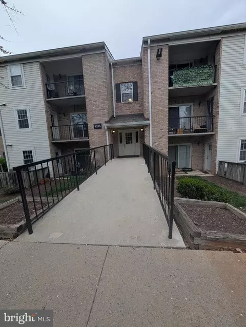 8205 Whispering Oaks Way #102, Gaithersburg, MD 20879