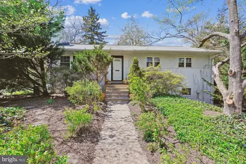 9314 Parkhill Ter, Bethesda, MD 20814