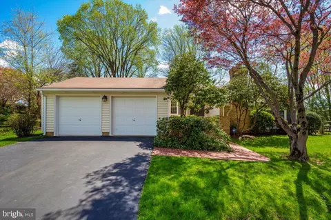 9904 Dellcastle Rd, Montgomery Village, MD 20886