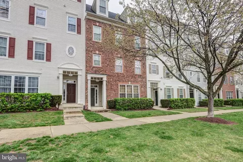 648 Orchard Ridge Dr #200, Gaithersburg, MD 20878