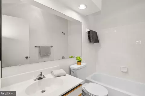 Bath - 3301 Sir Thomas Dr #6-B-41, Silver Spring, MD 20904 photo 4 of 4
