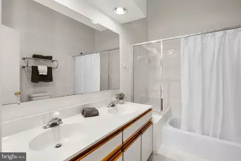 Bath - 3301 Sir Thomas Dr #6-B-41, Silver Spring, MD 20904 photo 1 of 4