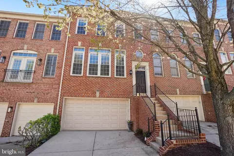 1111 Regal Oak Dr, Rockville, MD 20852