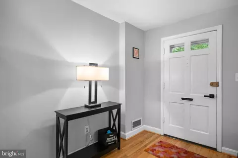 9830 Hollow Glen Pl, Silver Spring, MD 20910 photo 3