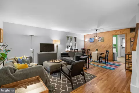 9830 Hollow Glen Pl, Silver Spring, MD 20910 photo 4