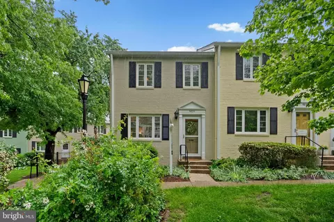 9830 Hollow Glen Pl, Silver Spring, MD 20910