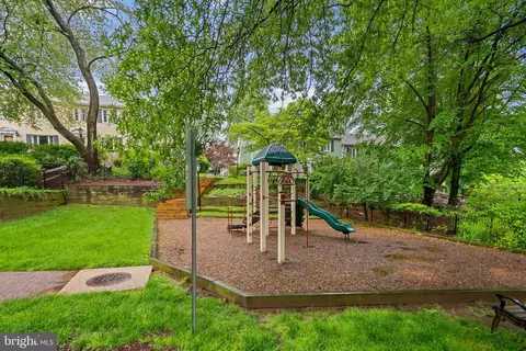 9830 Hollow Glen Pl, Silver Spring, MD 20910 photo 27