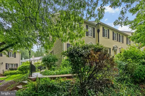 9830 Hollow Glen Pl, Silver Spring, MD 20910 photo 2