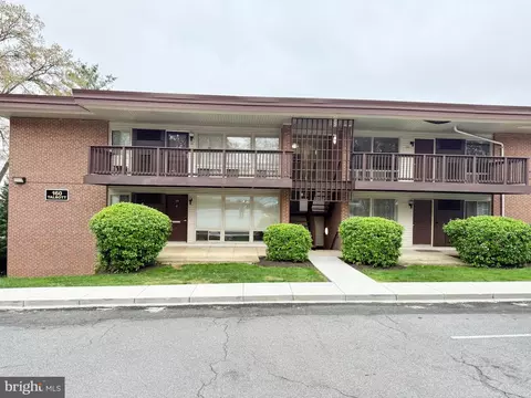 160 Talbott St #103, Rockville, MD 20852