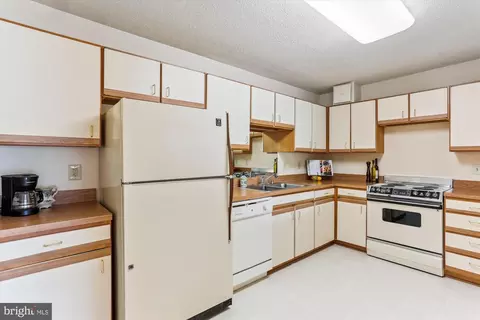 15101 Interlachen Dr #1-424, Silver Spring, MD 20906 photo 9