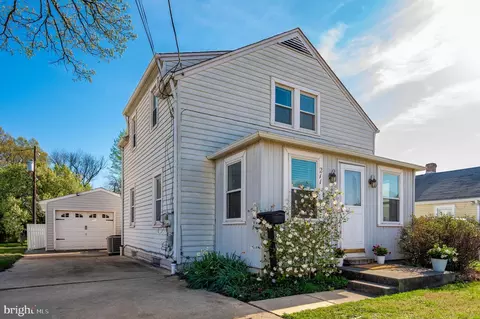 211 Crabb Ave, Rockville, MD 20850