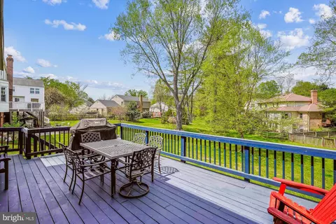 Exterior - 9117 Paddock Ln, Potomac, MD 20854 photo 10 of 17