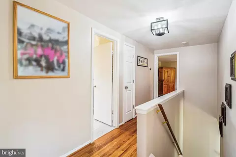 Entry Way - 9117 Paddock Ln, Potomac, MD 20854 photo 5 of 7