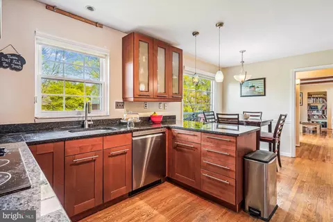 Kitchen - 9117 Paddock Ln, Potomac, MD 20854 photo 2 of 4