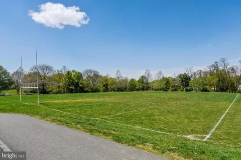 Exterior - 9117 Paddock Ln, Potomac, MD 20854 photo 16 of 17