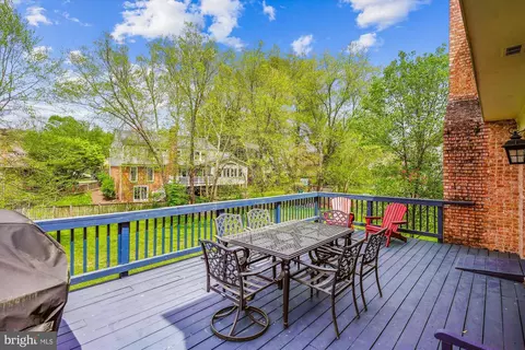 Exterior - 9117 Paddock Ln, Potomac, MD 20854 photo 9 of 17