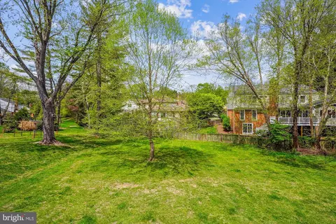 Exterior - 9117 Paddock Ln, Potomac, MD 20854 photo 6 of 17