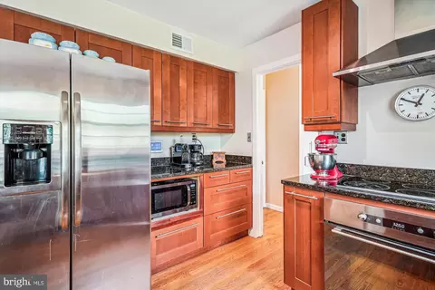 Kitchen - 9117 Paddock Ln, Potomac, MD 20854 photo 3 of 4