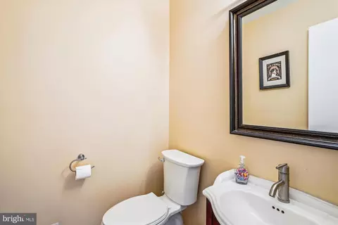 Entry Way - 9117 Paddock Ln, Potomac, MD 20854 photo 4 of 7