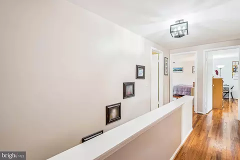 Entry Way - 9117 Paddock Ln, Potomac, MD 20854 photo 6 of 7
