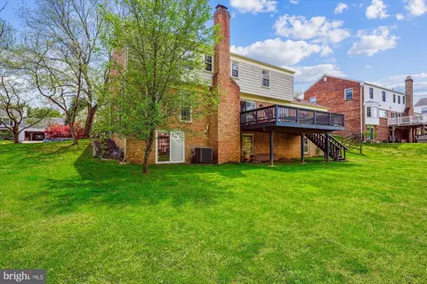 Exterior - 9117 Paddock Ln, Potomac, MD 20854 photo 4 of 17
