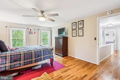 Bedroom - 9117 Paddock Ln, Potomac, MD 20854 photo 3 of 7