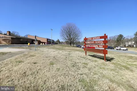 Exterior - 9117 Paddock Ln, Potomac, MD 20854 photo 12 of 17