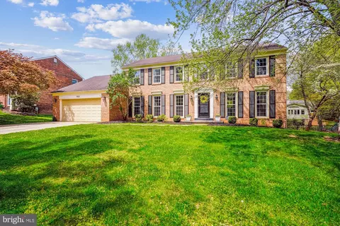 Exterior - 9117 Paddock Ln, Potomac, MD 20854 photo 2 of 17